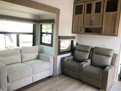 2026 Rockwood Signature Fifth Wheel 371RK - Image 8