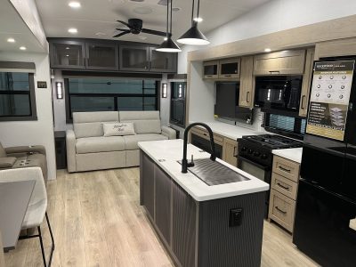 2026 Rockwood Signature Fifth Wheel 401SFB - Image 13