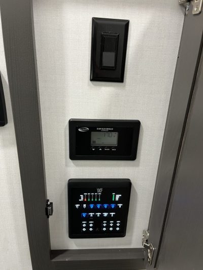2026 Rockwood Signature Fifth Wheel 401SFB - Image 28